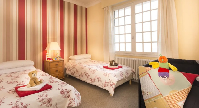 6 Bedrooms, Ideal for Multi-generation Families, 5 Reviews, Near Sandy Beaches