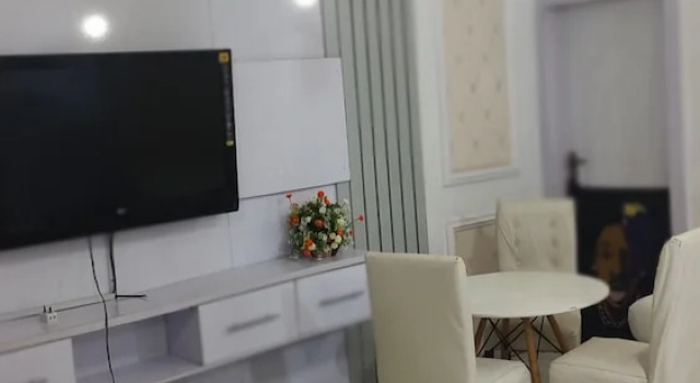 Апартаменты Comfort White Emirates Hotel and Apartment