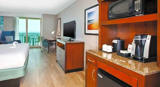 Двухместный номер Mobility/hearing access oceanfront Hilton Garden Inn Virginia Beach Oceanfront