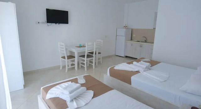 Standard Dreier Zimmer mit Balkon Shark Hotel