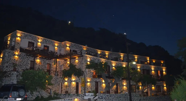 Romantzo, Prenota Hotel Mandrakion Pali