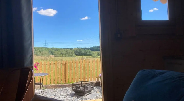 Captivating 1-bed Lodge in Chesterfield, Varaa Lomakoti Mökit kohteessa Merseyside, Mökki