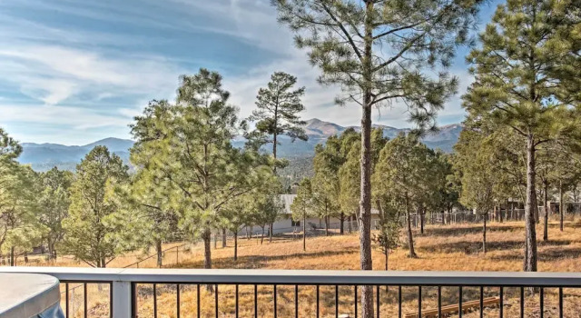 Коттедж Ruidoso Home w/ Hot Tub & Sierra Blanca Views