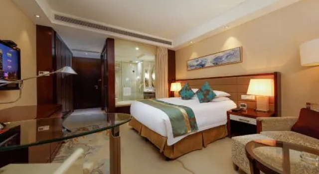 Одноместный номер Superior Huaqiao New Century Grand Hotel