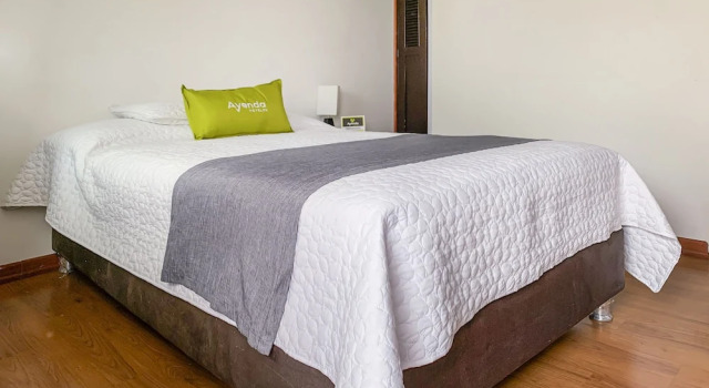 Номер Standard Hotel Bogota Alpes Castellana