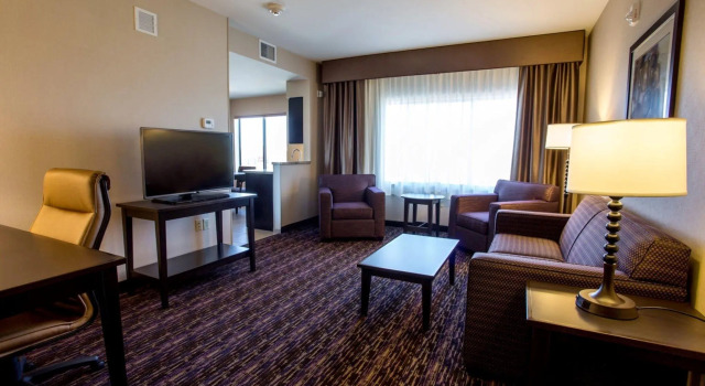 Четырёхместный люкс c 1 комнатой Holiday Inn Express Hotel & Suites Billings by IHG