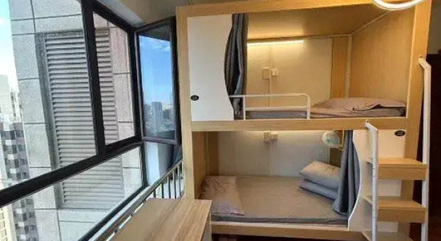 Кровать в общем номере Lishe Capsule Hostel (Hailiang Square)