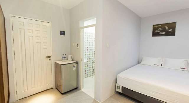 RedDoorz Near Arteri Pondok Indah, Prenota Hotel Kebayoran Lama Giacarta