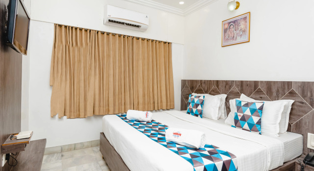 Номер Deluxe HOTEL GALAXY SURAT