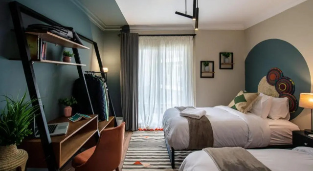 Waterfront Designer 2br W/ Pool Access - 5 Min To Airport, Rezervovat Hotel Heliopolis 