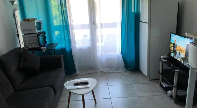 Frejus balcon des arènes studio 5e étage piscine clim tennis, Забронировать Апартаменты/квартира Фрежюс Var coast, рядом с Hammam le Ksar