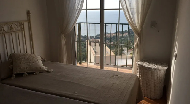 Bungalows Villa Vista, Забронировать Вилла Отели Альтеа с парковкой, рядом с Русская православная церковь Св. Архангела Михаила в Альтее, Парковка