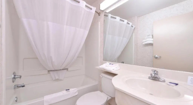 Люкс Deluxe Americas Best Value Inn & Suites Maryville