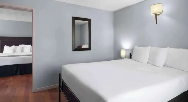 Семейный люкс с видом на горы Travelodge by Wyndham Grand Falls