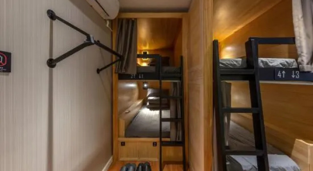 Bett im Wohnheim I Forest Hostel