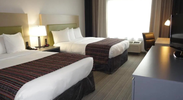 Четырёхместный номер Standard Country Inn & Suites by Radisson, Coralville, IA