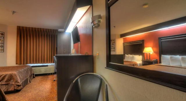 Четырёхместный номер Standard Smoky Mountain Inn & Suites