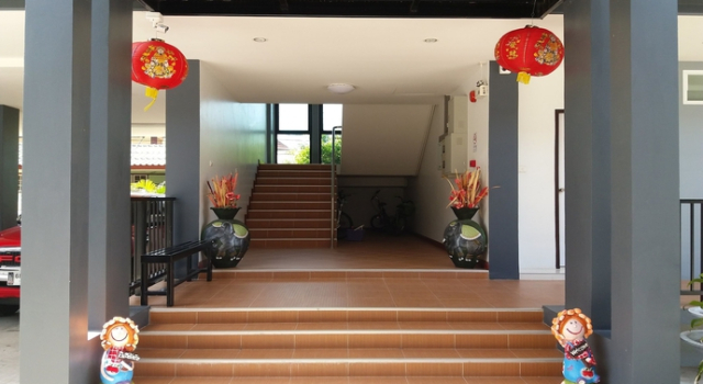 Ruean Kaew Place, Забронировать Отель Отели Накхонратчасима с парковкой, рядом с Торговый центр The Mall Korat, Парковка