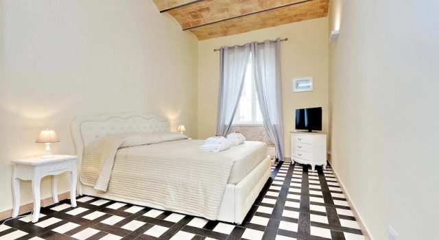 Sweet Suite Colosseo, Забронировать Отель Рионе Монти Рим, рядом с Piazza della Madonna dei Monti