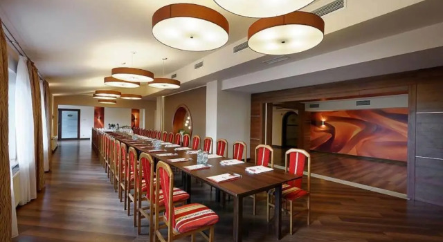 Hotel Czardasz, Varaa Hotelli  