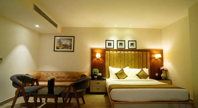 Hotel Sakura Gold, Забронировать Отель Отели Гургаон с бассейном, Бассейн