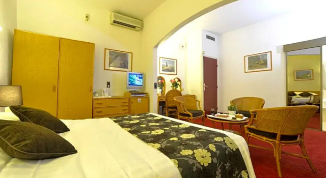 Номер Superior Hôtel d’Angleterre Grenoble Hyper-Centre