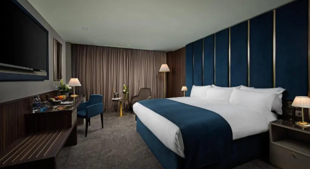 Номер Standard с балконом The Savoy Hotel