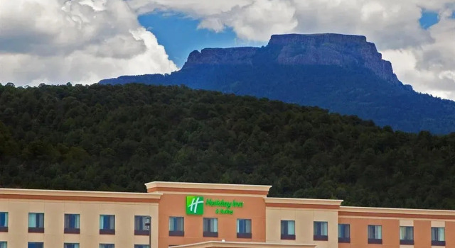 Holiday Inn Hotel And Suites Trinidad, Rezervați Hotel Trinidad 