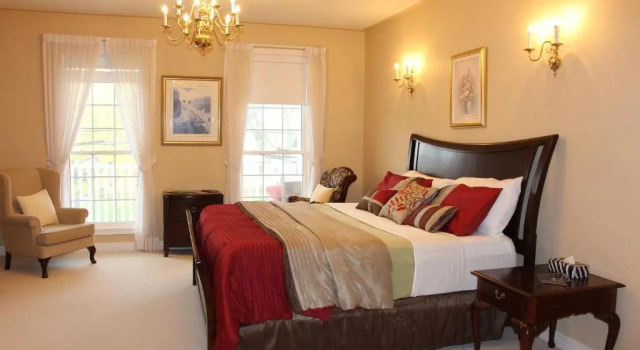The White House Boutique B&B, Забронировать Бутик-отель Отели Ниагарского винодельческого региона с парковкой, Парковка