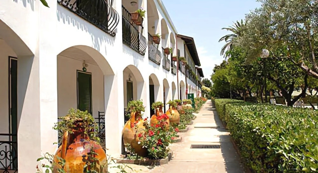 Villaggio Guglielmo, Book Hotel Staletti Calabria