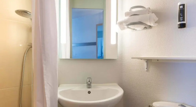 Трёхместный номер B&B HOTEL Angers 2 Université