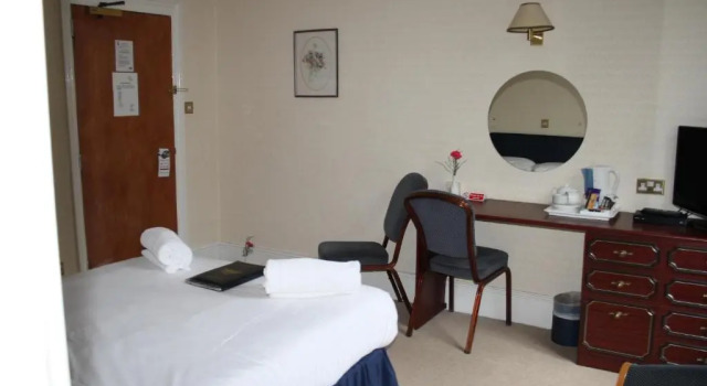 Standard single cameră Uno Thames Hotel Maidenhead -Reopened Brand New Again -FREE PARKING