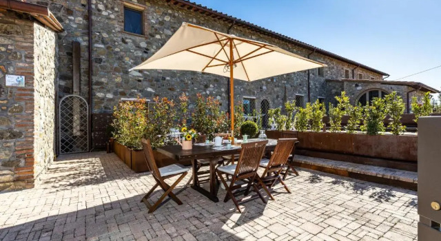 Appartamento in casale con piscina Casa I Pavoni