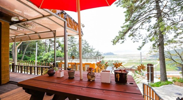 Yeosu Banditbul Hwangto Pension