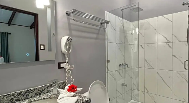 Двухместный номер Premium с балконом Hotel Playa Espadilla & Gardens