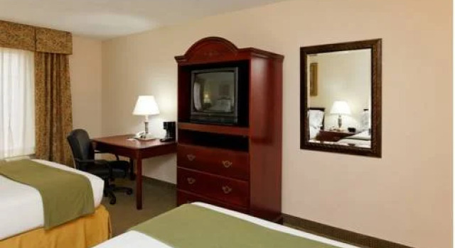 亨茨维尔大学路智选假日酒店(Holiday Inn Express Hotel & Suites Huntsville University Drive)