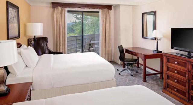 Четырёхместный номер Standard с балконом The Desmond Hotel Malvern, a DoubleTree by Hilton