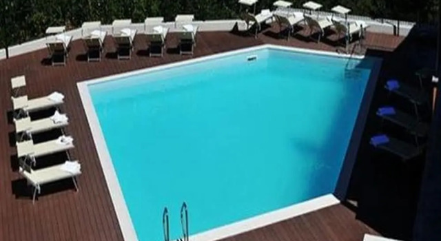 Residence Eden Camelia 6, Book Hotel Hotels in Como with a Pool, Swimming Pool