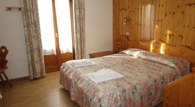 Hotel Col Serena, Забронировать Отель Этрубль 