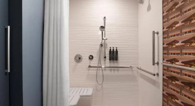 Четырёхместный номер Standard Aloft by Marriott McAllen