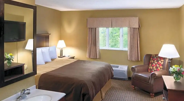 Люкс с видом на озеро Burr Oak Lodge and Conference Center