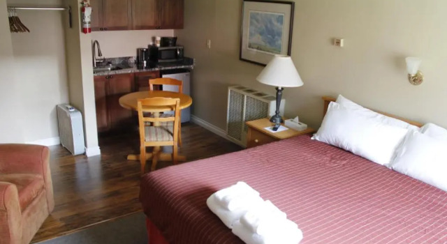 Aspen Village Inn