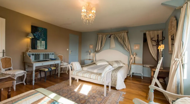 Люкс Comfort с видом на сад Chambres dhotes Saint Malo La Barbinais Bed&Breaksfast