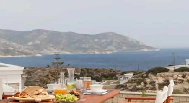 Коттедж с 2 комнатами Irene Kimolos Villas