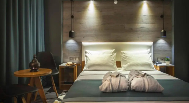 Полулюкс Hotel Cura