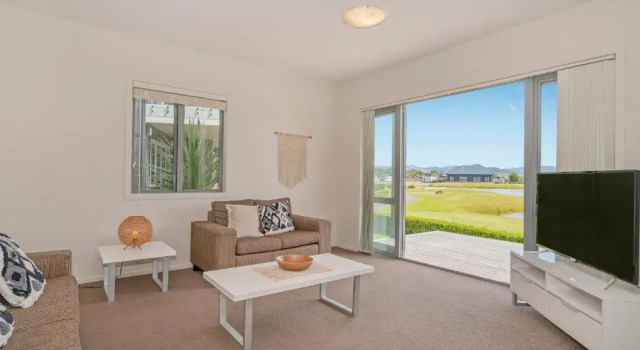 Lakeside Villa Retreat - Matarangi Downstairs Unit, Забронировать Вилла Матаранги Coromandel Peninsula