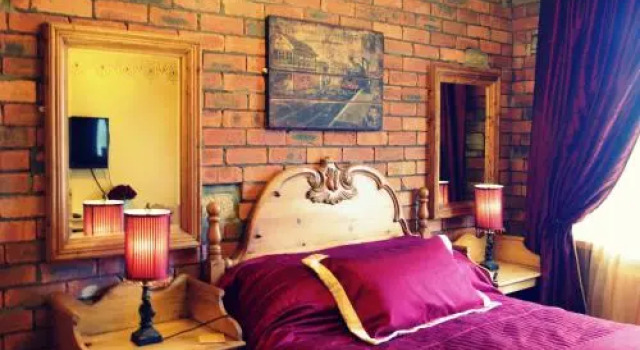 Crown House Suites