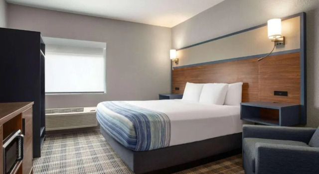 Двухместный номер Standard AmericInn by Wyndham Branson & Conference Center