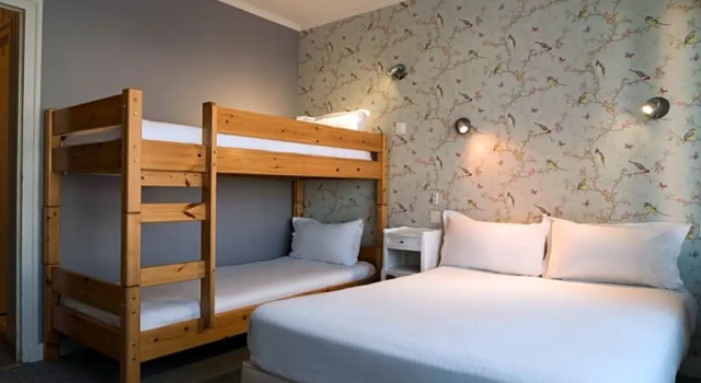 Четырёхместный семейный номер Standard The Originals Boutique, Hôtel Spa Le Triton, Roscoff