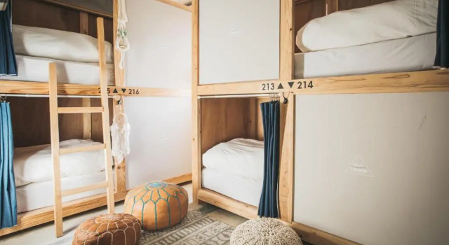 Кровать в общем номере (женский номер) Yanbaru Hostel